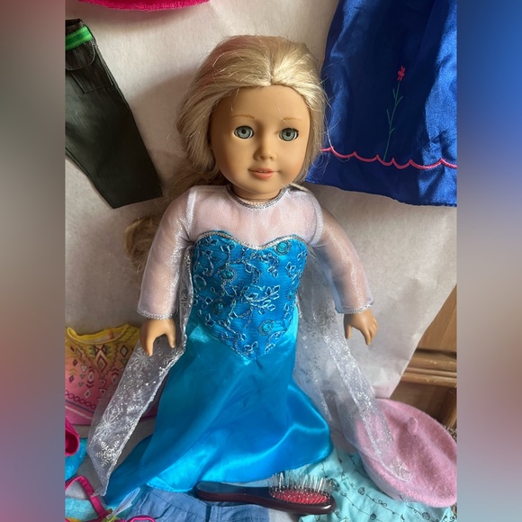3 American Girl Dolls with accessories - Picture 6 of 16